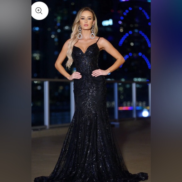 Elegant black tie gown from LadyBlack tie - Picture 1 of 8